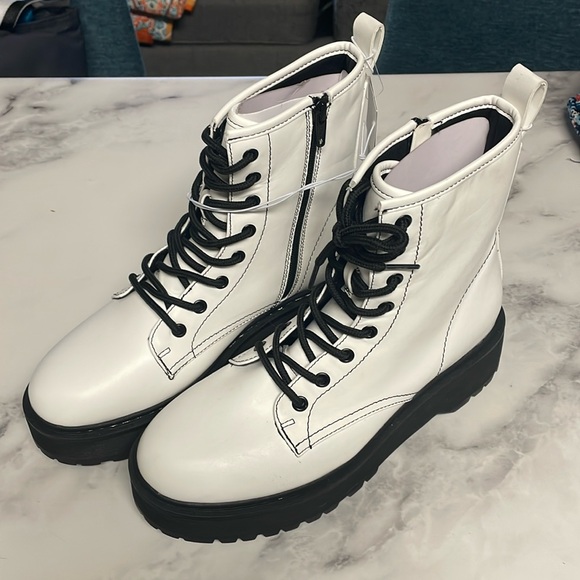 A New Day Combat Boots W9.5 - Picture 1 of 7